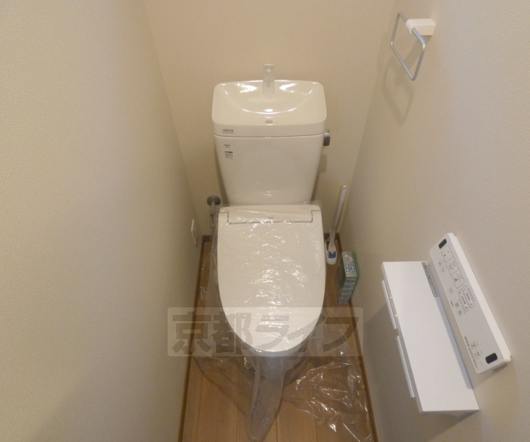 北区衣笠開キ町貸家のトイレ写真