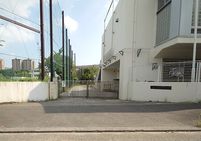 中学校　横浜市立茅ケ崎中学校（中学校）まで1212m