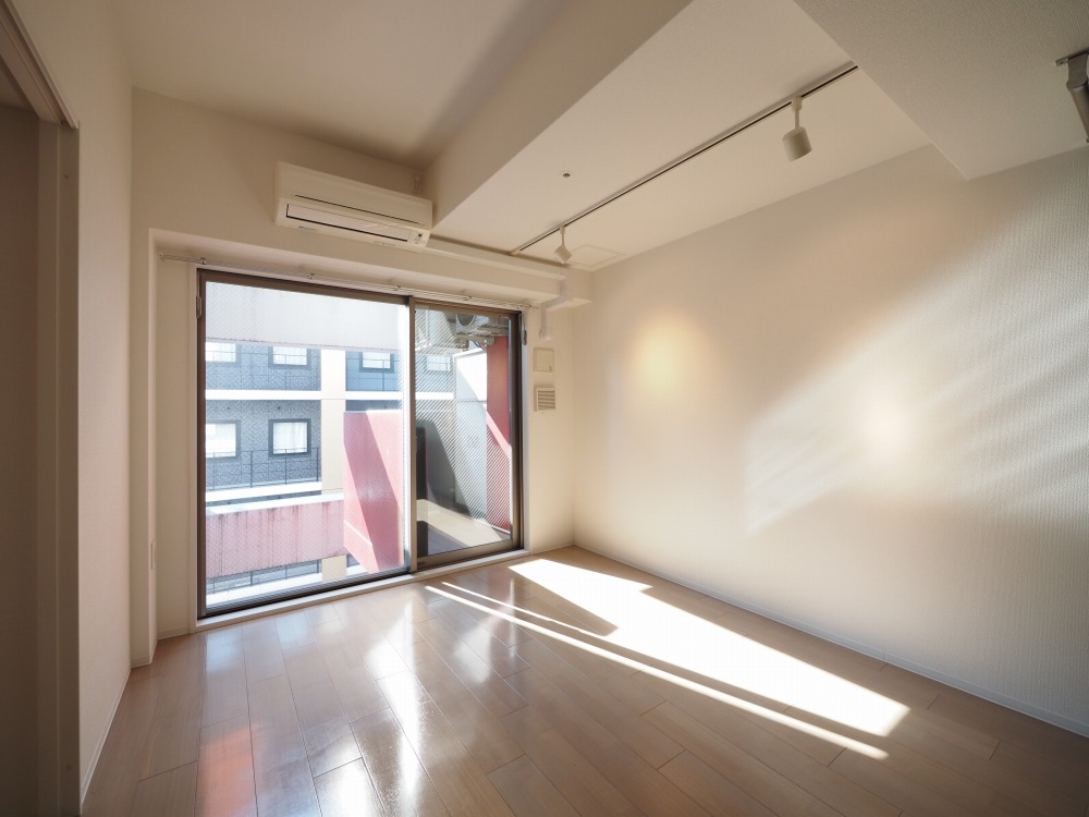 SERENiTE本町エコートの居間写真