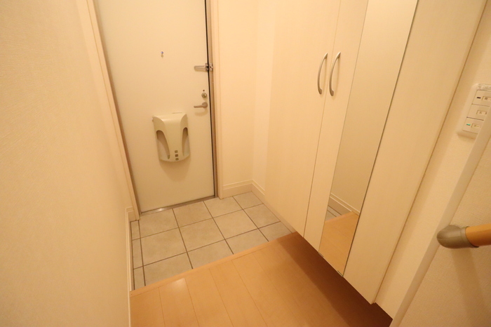 玄関　この画像は同一物件の別室です