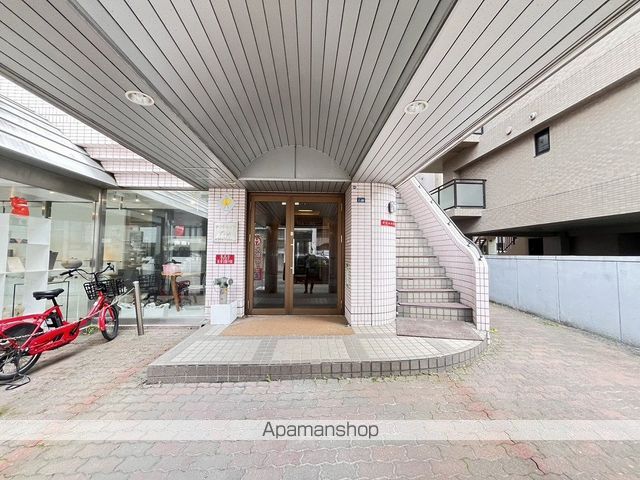地下鉄東西線 円山公園駅 徒歩4分 11階建 築38年の外観写真
