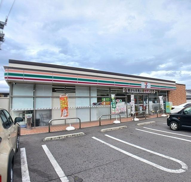コンビニ　セブンイレブン山津町1丁目店（コンビニ）まで450m