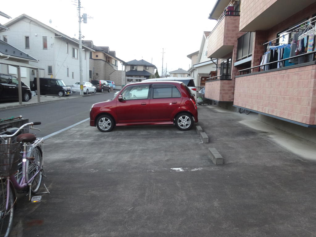 【仙台市青葉区落合のアパートの駐車場】