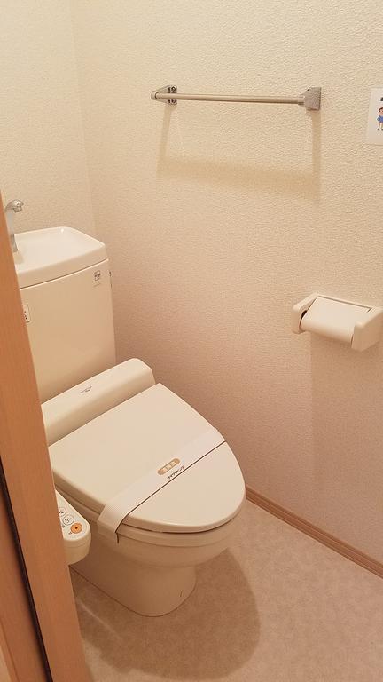 トイレ　ウォシュレット付いてます。