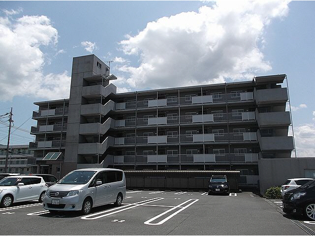 【田方郡函南町柏谷のマンションの駐車場】