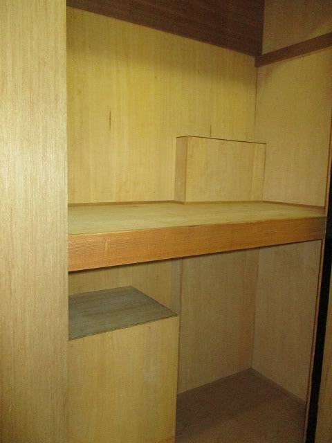 収納　便利な仕切り棚付きの収納