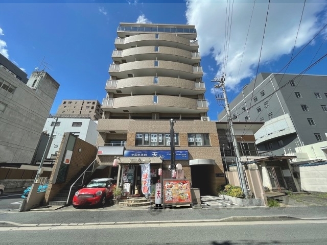 京都市下京区骨屋町のマンションの建物外観
