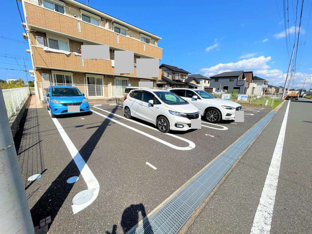 【袖ケ浦市袖ケ浦駅前のアパートの駐車場】