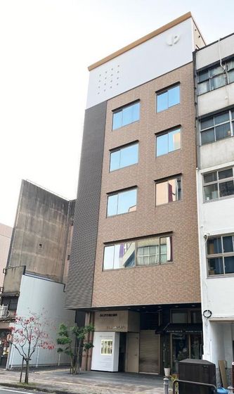 岡山市北区表町のマンションの建物外観