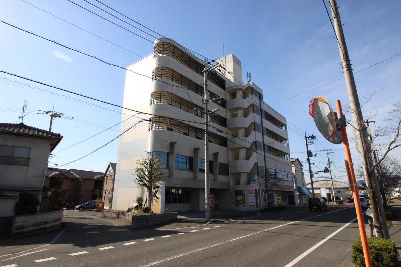 東広島市西条西本町のアパートの建物外観