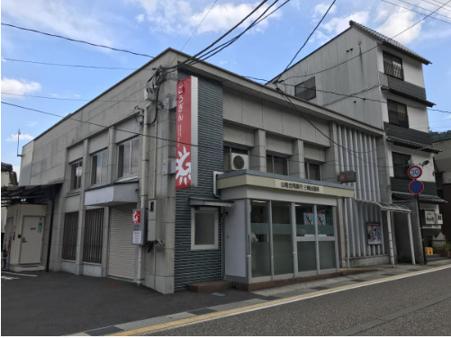 【東伯郡三朝町大字砂原のマンションの銀行】