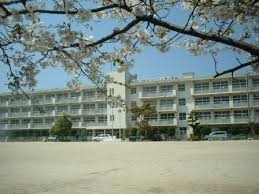 【エクセルコートB棟の小学校】