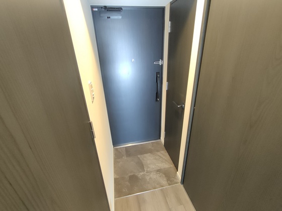 玄関　別部屋の写真