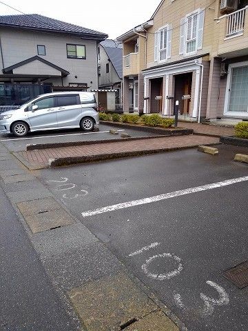 【福井市江守中のアパートの駐車場】