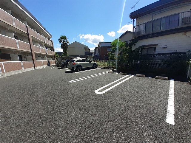 【プラティークの駐車場】