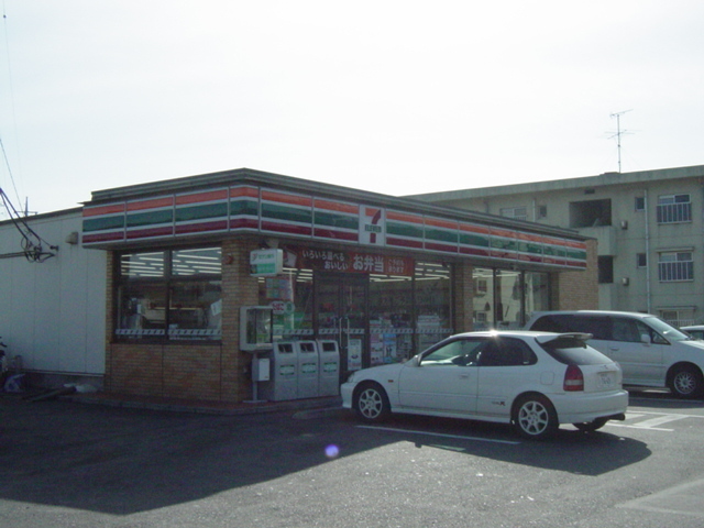 コンビニ　セブンイレブン伊勢崎新栄町店（コンビニ）まで526m