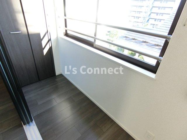 その他　サンルームで天気を気にせず洗濯できます。