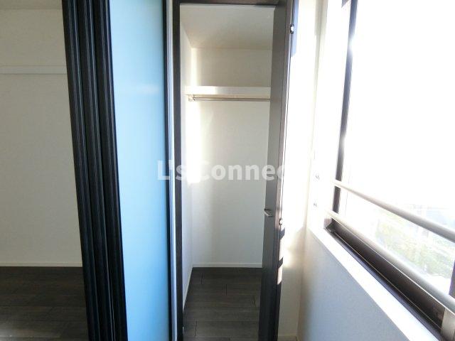 その他設備　サンルームにもクローゼット付き。