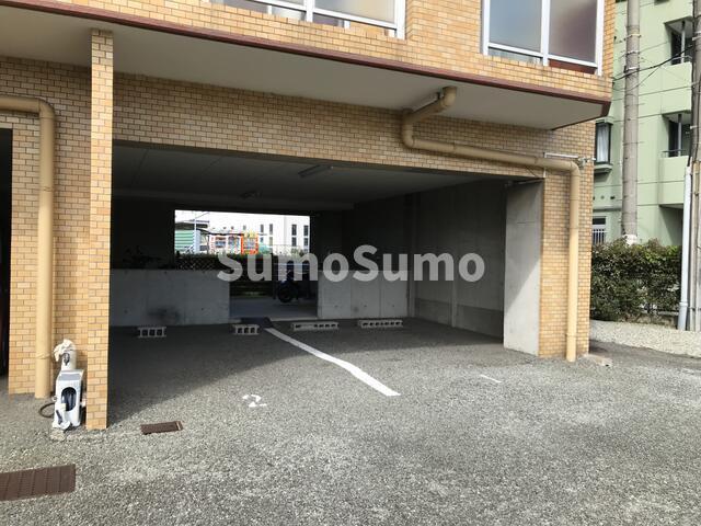 駐車場　屋根付き駐車場　空きございま…?