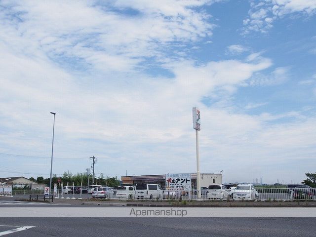 コンビニ　セブンイレブン（コンビニ）まで704m