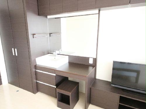 居室・リビング　お部屋によって壁の色が違う場合がございます。