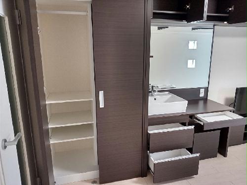 収納　お部屋によって壁の色が違う場合がございます。