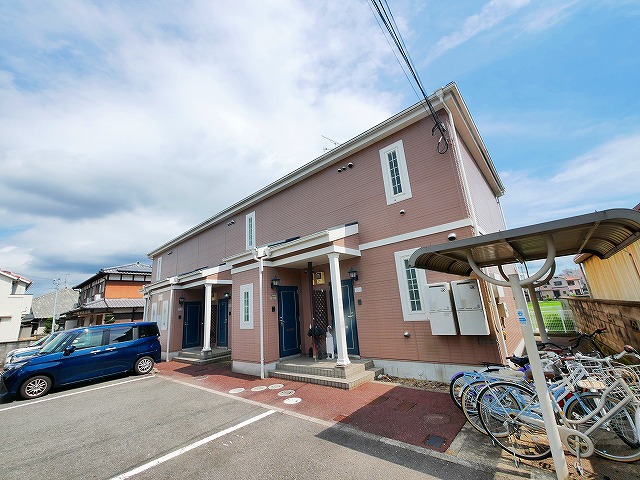 建物外観　落ち着いた外観です