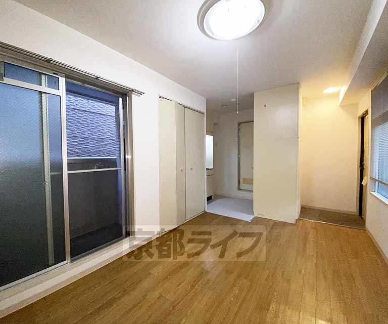 居室・リビング　落ち着いた雰囲気のお部屋です