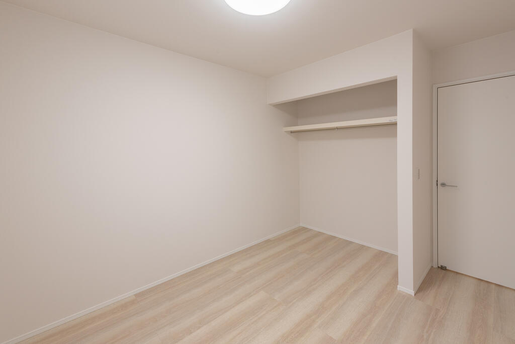 その他部屋・スペース　2階洋室B6帖。屋根断熱仕様で冷暖房効率良好。