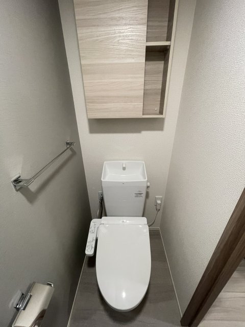 トイレ　同物件別号室の写真です。