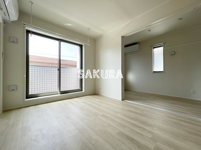 居室・リビング　こちらのリビングで趣味の時間をお楽しみください♪