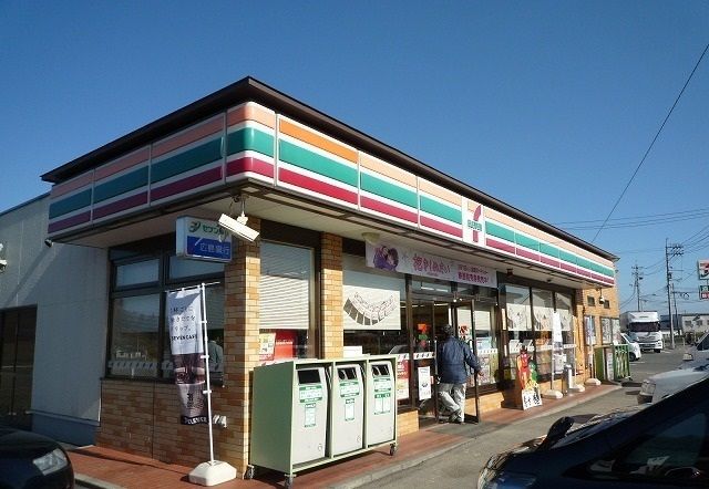 コンビニ　セブンイレブン（コンビニ）まで400m