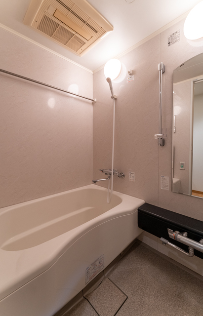 バス・シャワールーム　写真は同タイプ住戸です。