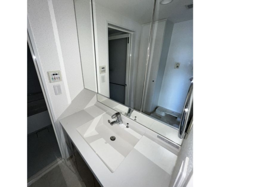 洗面設備　独立洗面台、朝の身支度には欠かせません