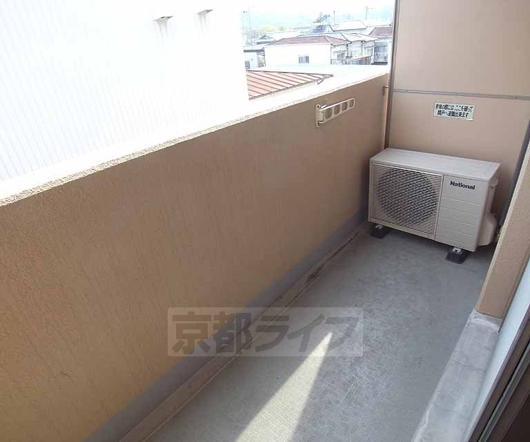 バルコニー　屋根付きバルコニー