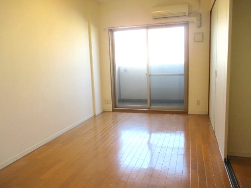 居室・リビング　全部屋東向きなので明るいですよ