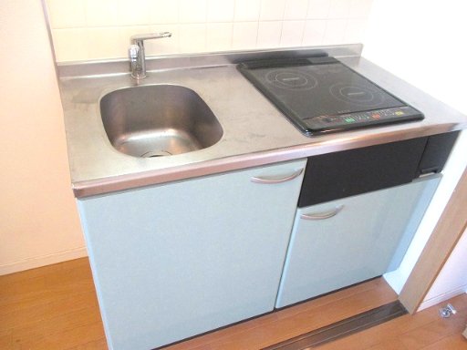 キッチン　キッチンはお手入れのしやすいIHタイプのシステムキッチンです