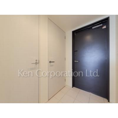 玄関　同タイプ36階のお部屋を撮影。仕様が異なることがあります。