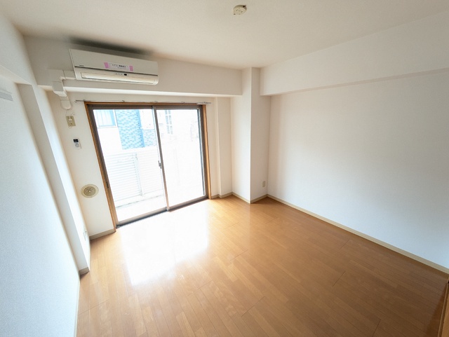 居室・リビング　明るい印象のお部屋です