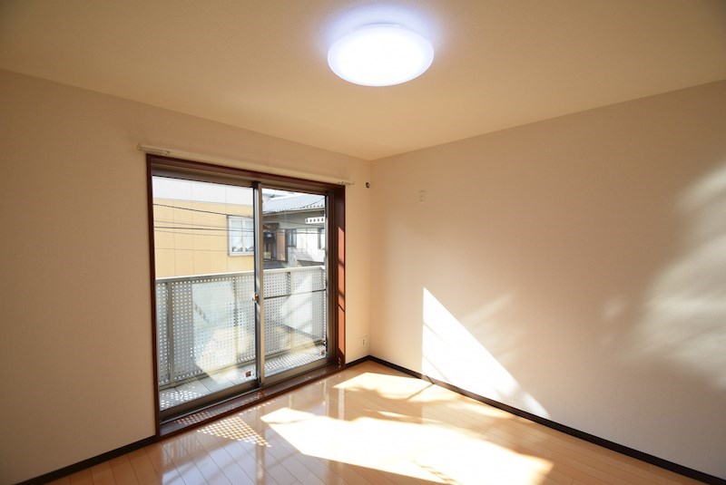 居室・リビング　南向きで明るいお部屋