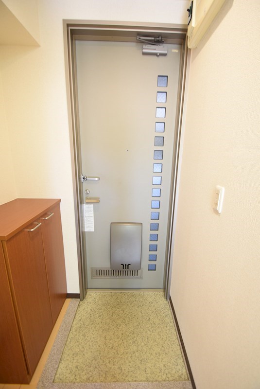 玄関　出入りしやすい幅のある玄関です