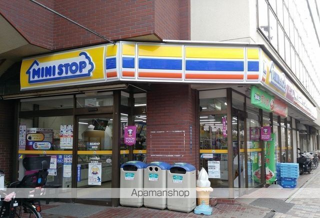 コンビニ　ミニストップ（コンビニ）まで818m