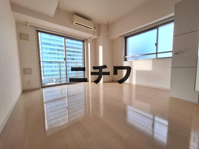 居室・リビング　2面採光の明るい洋室です