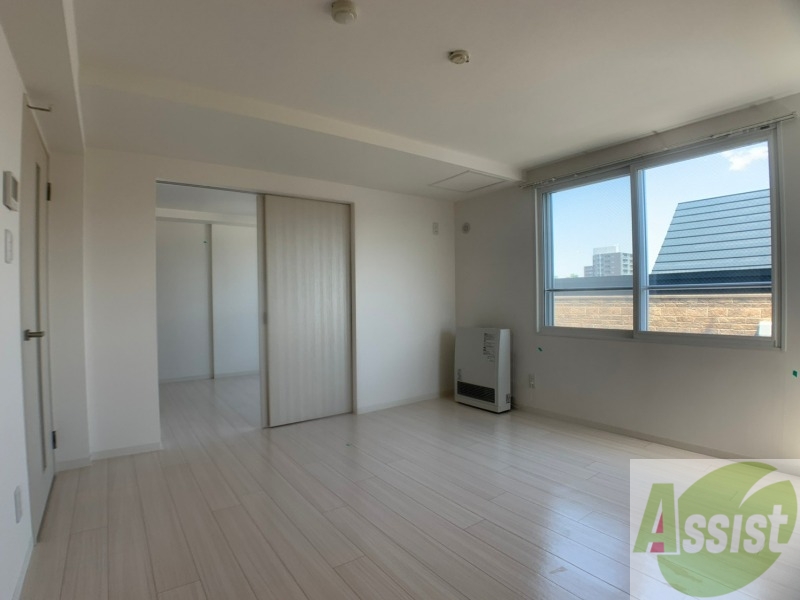 居室・リビング　広くてキレイなお部屋が広がっていて、充実した生活が送れそう。