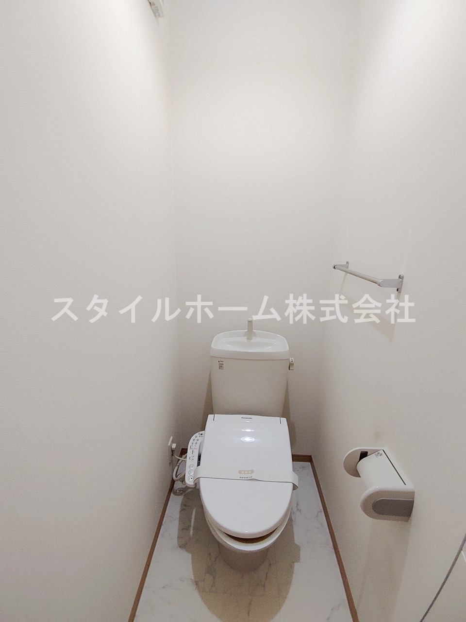 トイレ　別部屋写真です。
