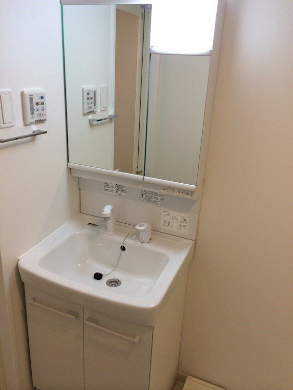 洗面設備　同タイプの別部屋です。