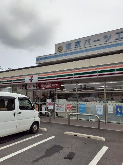 コンビニ　セブンイレブン伊勢崎粕川店（コンビニ）まで550m