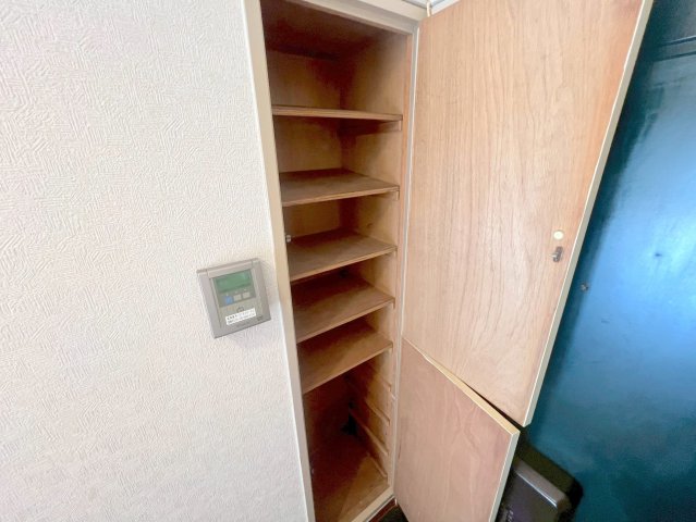 収納　大きいシューズボックスは靴がいっぱい入れれますね。