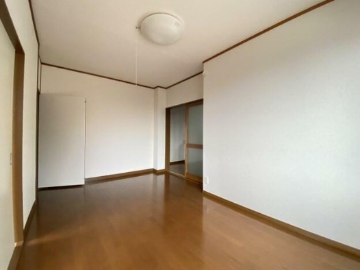 居室・リビング　※別部屋参考写真☆角部屋・二面採光で明るい室内☆