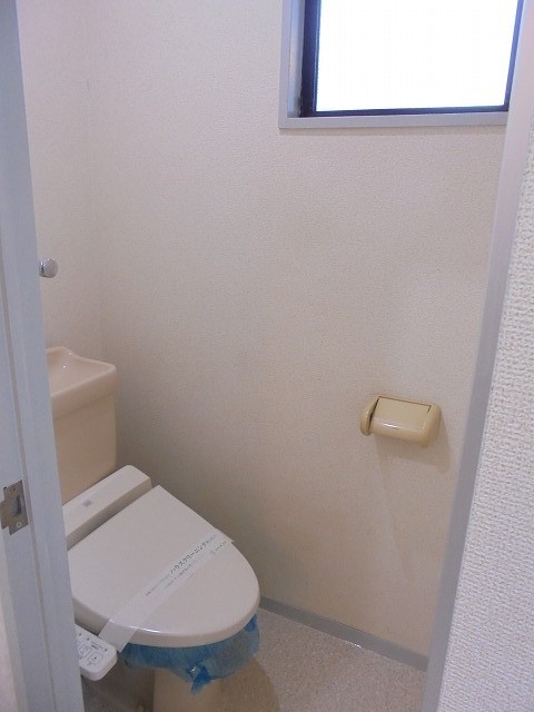 トイレ　写真は102号室です（参考）